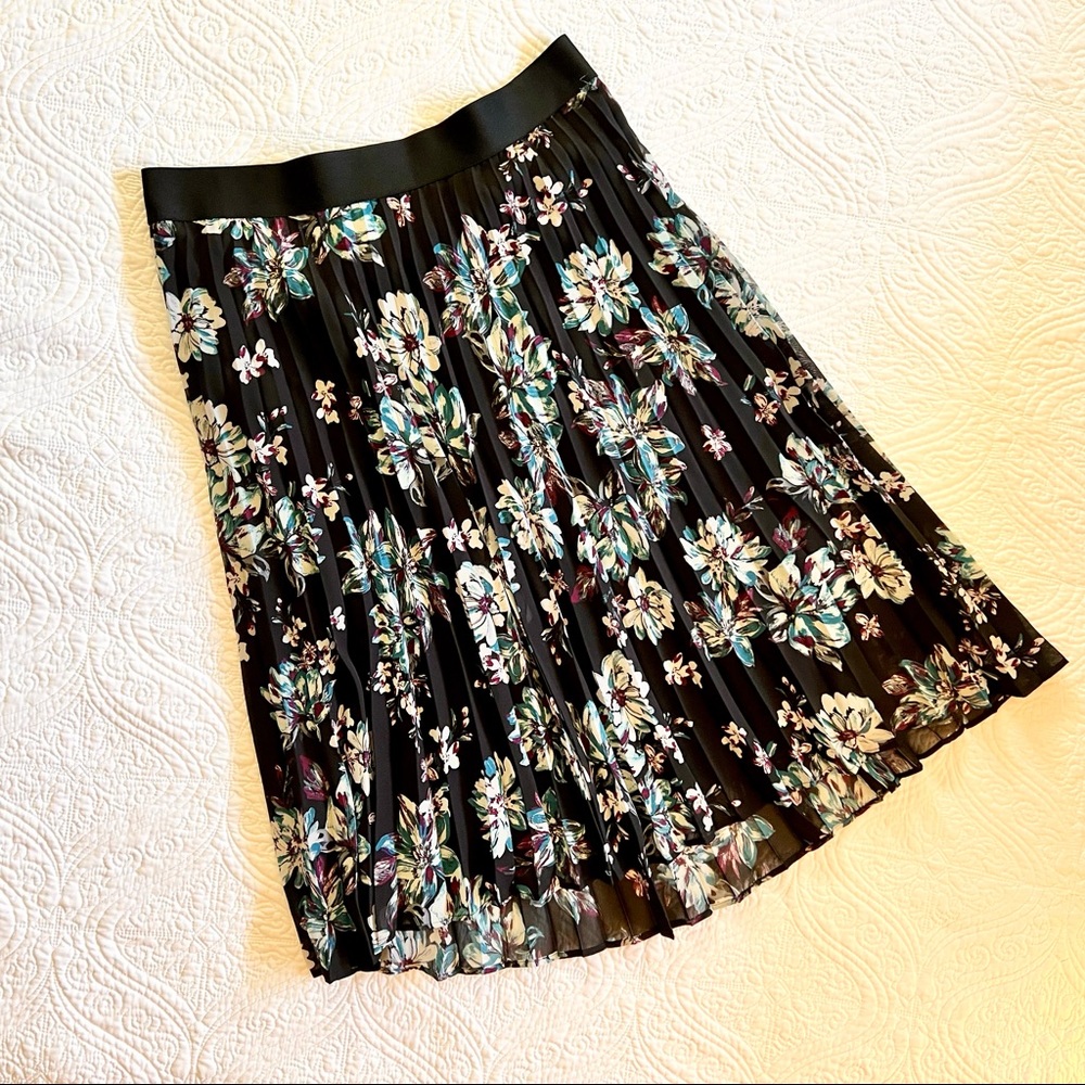 Time and Tru 💐 floral pleated lined skirt size XL